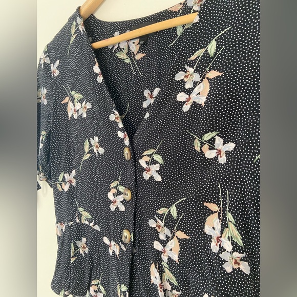 Topshop Crop Button Up Blouse - Picture 3 of 7